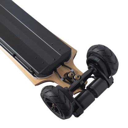 High-torque all-terrain electric skateboard with 7600W total power and Samsung 50S battery cells.