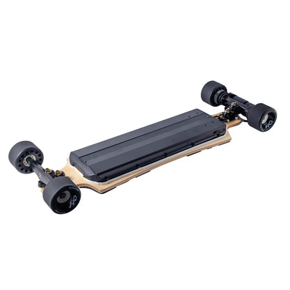 High-torque street electric skateboard with dual 6374 motors and no voltage sag thanks to Samsung 50S.