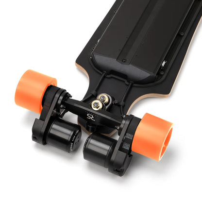 Rear truck and dual motor setup of Verreal RS long range electric skateboard with 90mm PU wheels for maximum efficiency