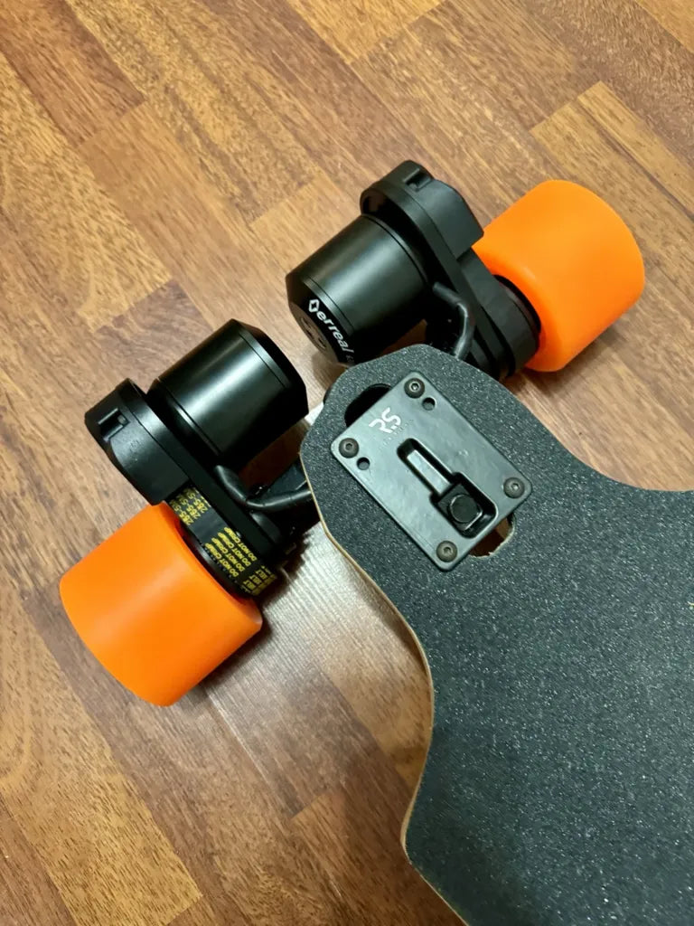 Rear dual motor setup of Verreal RS Pro long range electric skateboard, featuring 3000W per motor power and real world range up to 65km
